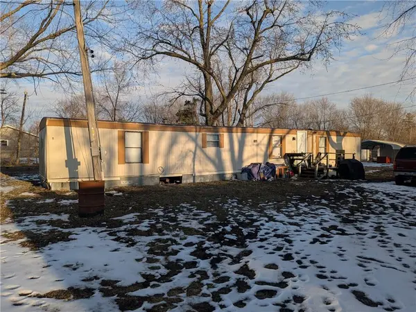 812 Elm ST, Henrietta, MO 64036