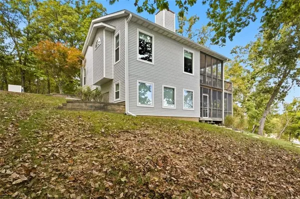 31 Good Oak DR, Lake Ozark, MO 65049