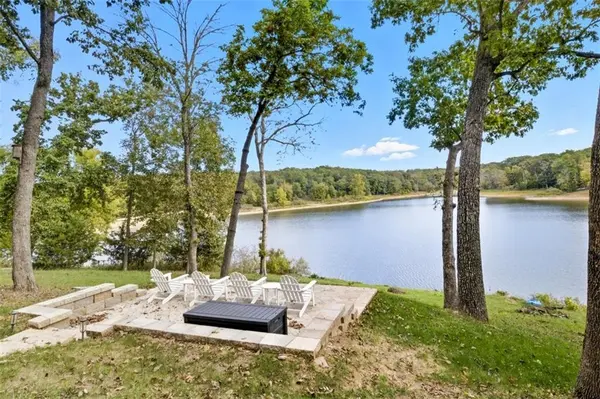 31 Good Oak DR, Lake Ozark, MO 65049