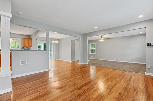 11827 E 50TH TER, Kansas City, MO 64133
