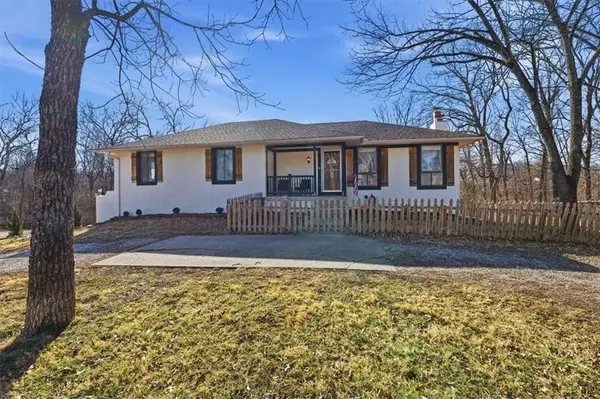 21800 S Martha RD, Peculiar, MO 64078