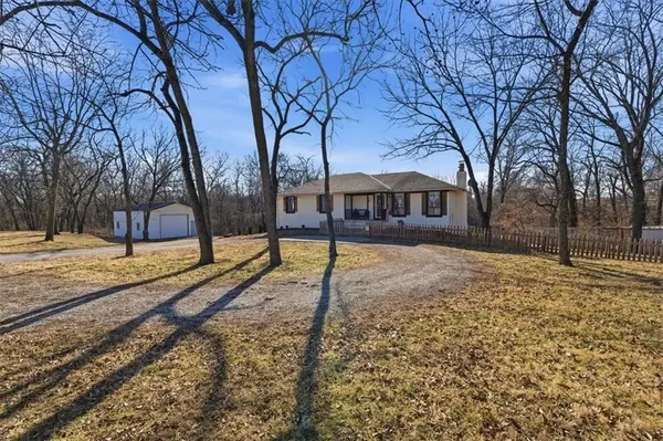 21800 S Martha RD, Peculiar, MO 64078