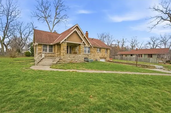 11700 Johnson DR, Shawnee, KS 66203