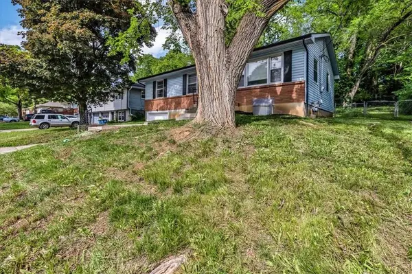 425 Maple ST, Liberty, MO 64068