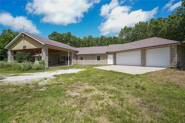 25303 NE 169 HWY, Garnett, KS 66032