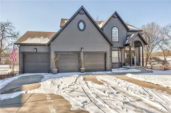 1017 Pebblebeach DR, Lansing, KS 66043