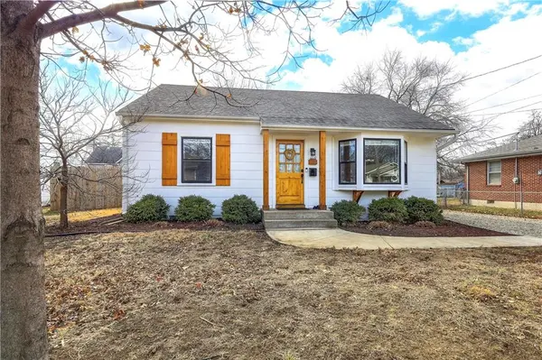 619 E Loula ST, Olathe, KS 66061