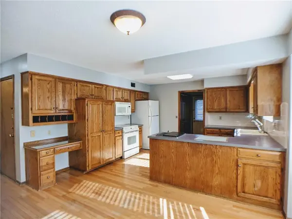 4821 W 122 TER, Leawood, KS 66209