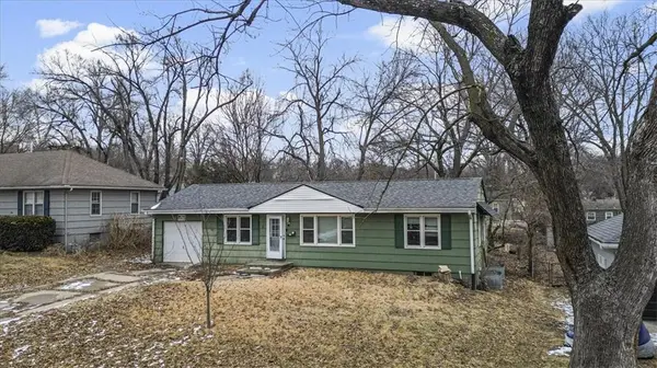 8513 Riggs ST, Overland Park, KS 66212