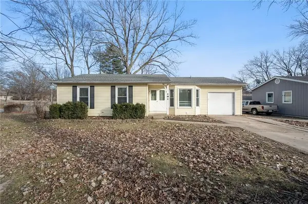 101 SE BRENTWOOD DR, Lee's Summit, MO 64063