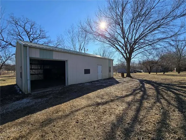506 W Fourth ST, Calhoun, MO 65323