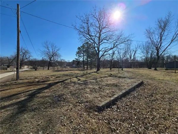 506 W Fourth ST, Calhoun, MO 65323
