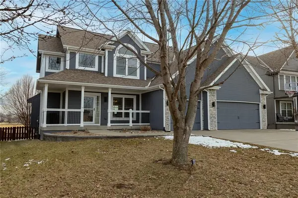 17811 Greyhawke Ridge DR, Smithville, MO 64089
