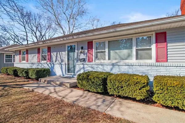 5016 Rock Creek LN, Mission, KS 66205