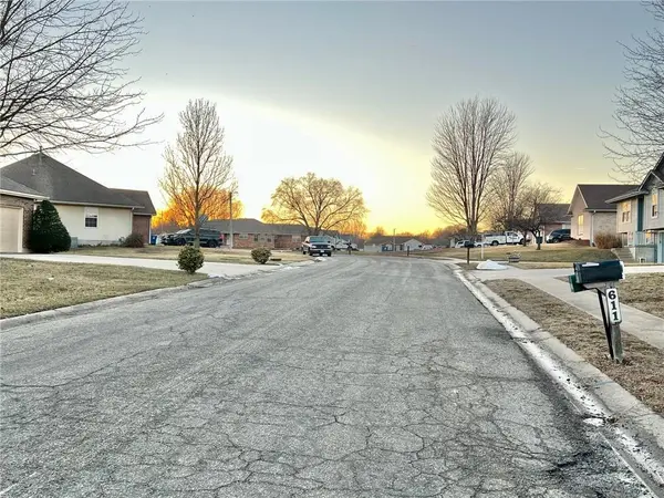 620 Wells TER, Odessa, MO 64076