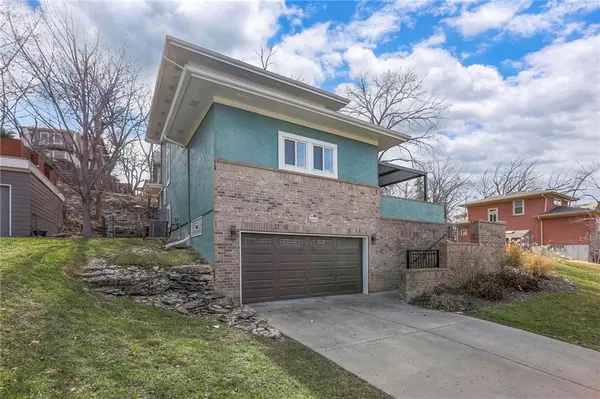 1123 E 49th ST, Kansas City, MO 64110