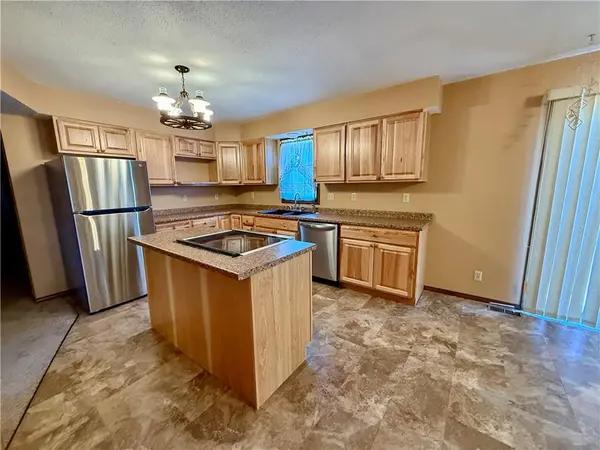 205 S Traster ST, Altamont, KS 67330