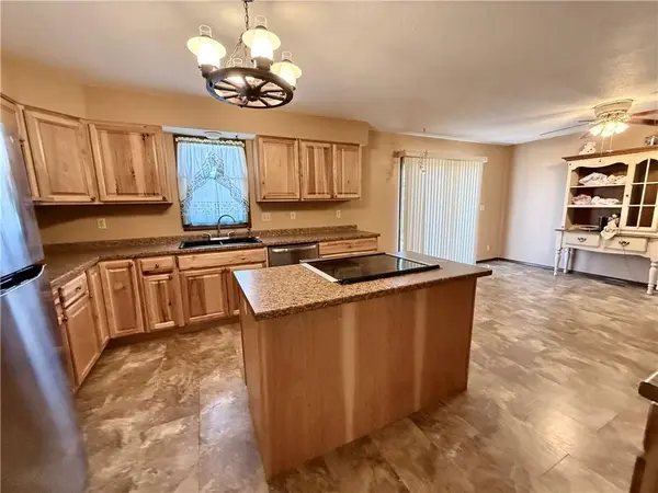 205 S Traster ST, Altamont, KS 67330