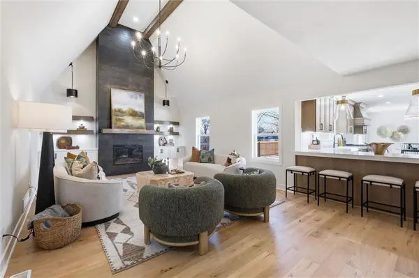 10070 Hemlock DR, Overland Park, KS 66212