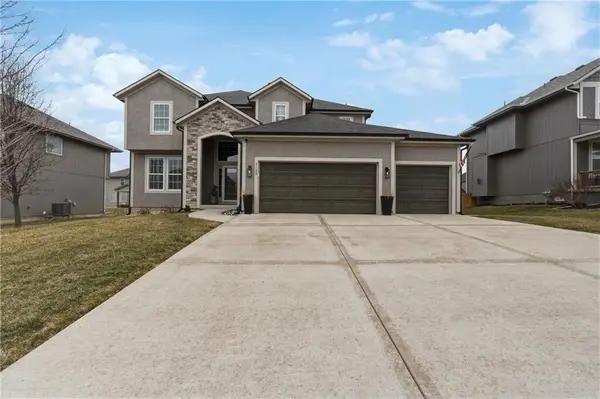 5129 Meadowlark DR, Shawnee, KS 66226