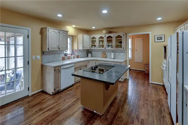 6512 Widmer RD, Shawnee, KS 66216