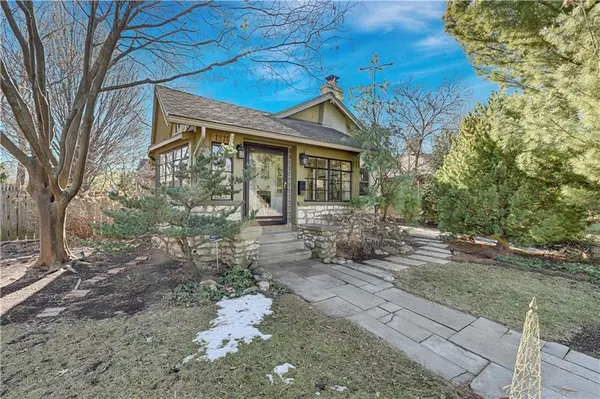 1215 W 37 ST, Kansas City, MO 64111