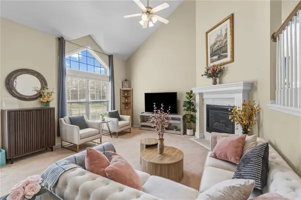 416 SW Stacey DR, Lee's Summit, MO 64082