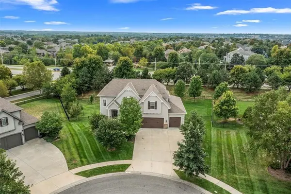 11307 W 158th TER, Overland Park, KS 66221