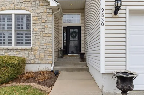 9820 N Smalley AVE, Kansas City, MO 64157
