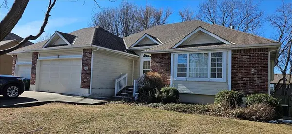414 Eagle Glen DR, Raymore, MO 64083