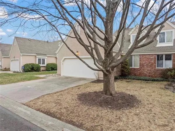12209 Grant LN, Overland Park, KS 66213