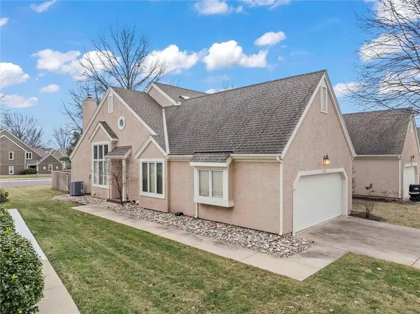 12209 Grant LN, Overland Park, KS 66213