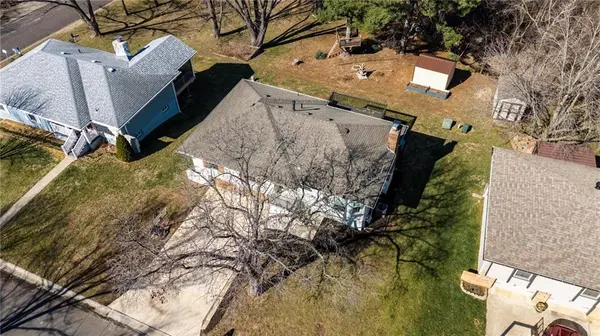 2203 N Gaines DR, Clinton, MO 64735