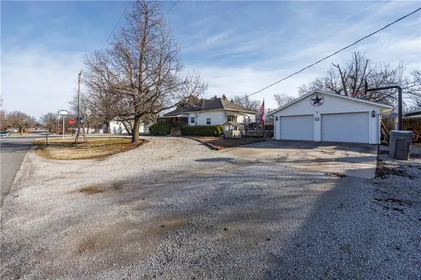 305 S Okmulgee ST, Thayer, KS 66776