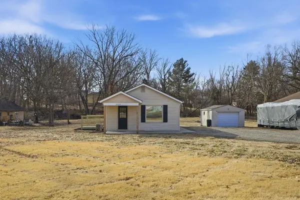 3220 Pickett RD, St Joseph, MO 64503