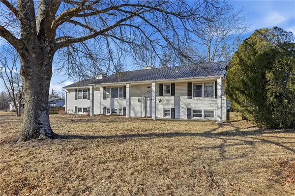28414 S State Route Dd HWY, Harrisonville, MO 64701