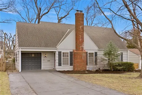 5206 W 70th ST, Prairie Village, KS 66208