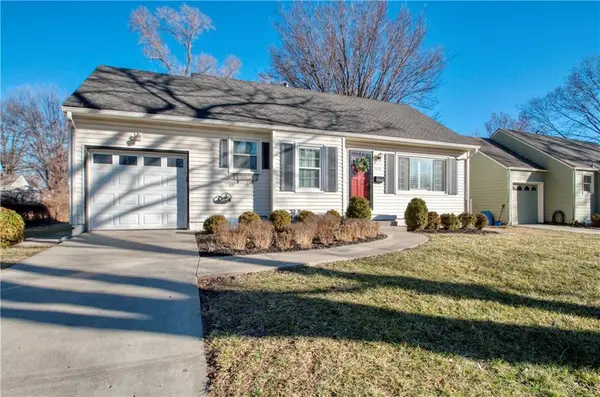 5210 W 49th TER, Roeland Park, KS 66205