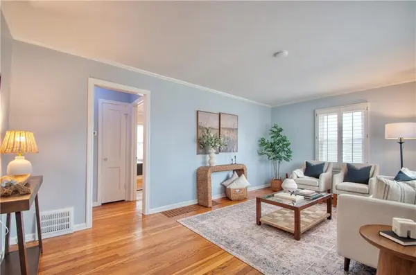 5210 W 49th TER, Roeland Park, KS 66205