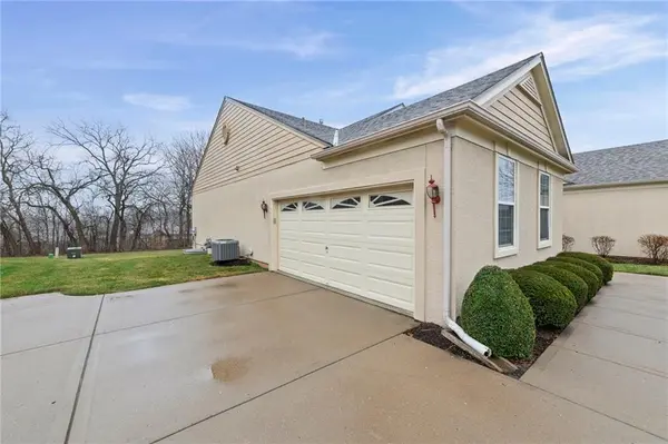 11183 S Chouteau ST, Olathe, KS 66061