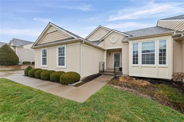 11183 S Chouteau ST, Olathe, KS 66061