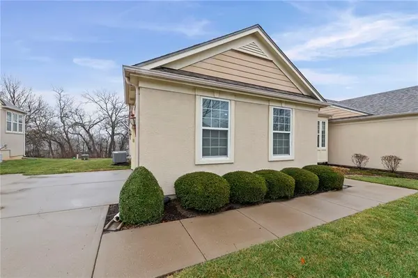11183 S Chouteau ST, Olathe, KS 66061