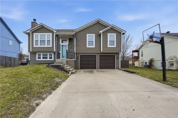 953 E Cottage Creek DR,  Gardner,  KS 66030