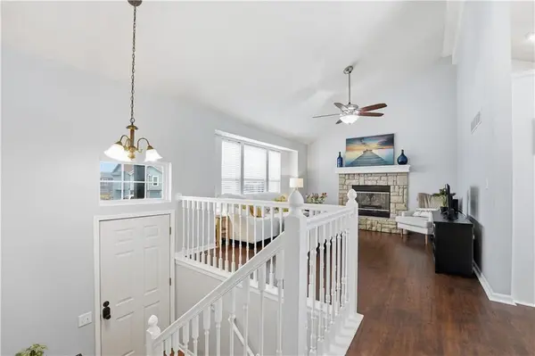 953 E Cottage Creek DR, Gardner, KS 66030