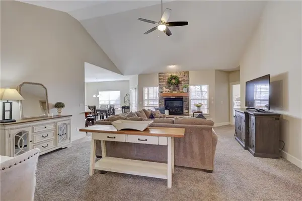 106 Victoria LN, Carl Junction, MO 64834