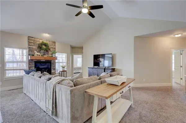 106 Victoria LN, Carl Junction, MO 64834