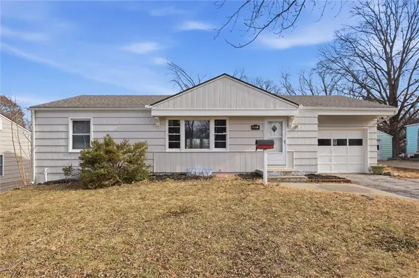 8431 DOUGLAS AVE, Kansas City, MO 64114