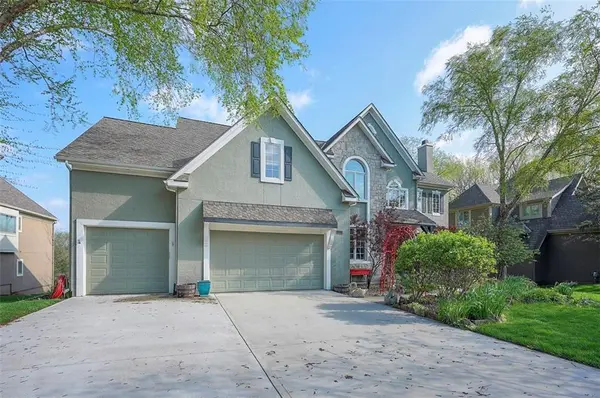 4512 Ironhorse DR, Leawood, KS 66224