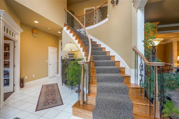4512 Ironhorse DR, Leawood, KS 66224