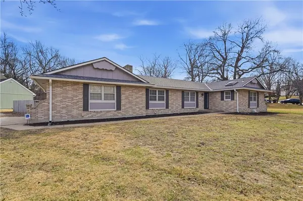 3601 Shady Bend DR, Independence, MO 64052